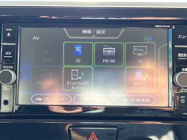 日産 デイズ ルークス ハイウェイスターX 石川県 2017(平29)年 0.9万km ホワイトパール 純正ナビ（DVD再生機能有）/Bluetooth/全方位カメラ/フルセグTV/ドライブレコーダー/片側パワースライドドア」/LEDヘッドライト/W＋サイドエアバッグ/横滑り防止装置/スマートキー