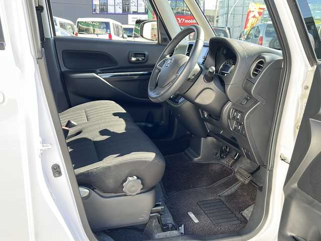 日産 デイズ ルークス ハイウェイスターX 石川県 2017(平29)年 0.9万km ホワイトパール 純正ナビ（DVD再生機能有）/Bluetooth/全方位カメラ/フルセグTV/ドライブレコーダー/片側パワースライドドア」/LEDヘッドライト/W＋サイドエアバッグ/横滑り防止装置/スマートキー