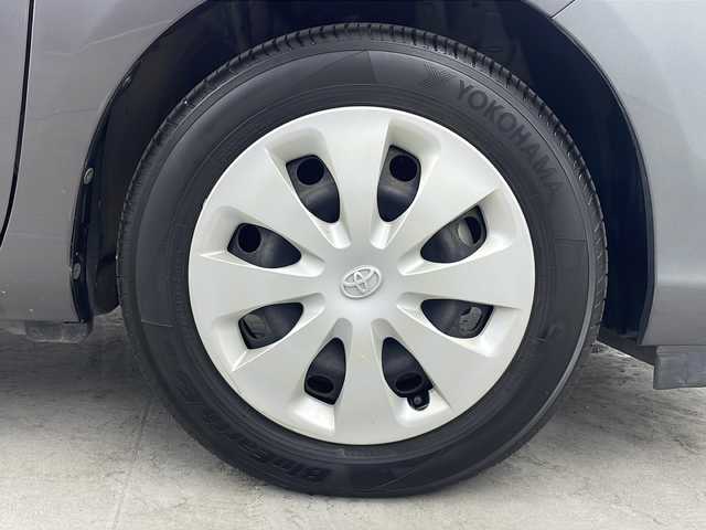 トヨタ アクア S 三重県 2014(平26)年 8.2万km グレーメタリック 禁煙車/純正7インチナビ/・CD/DVD/Bluetooth/フルセグ/AM/FM/バックカメラ/ステアリングスイッチ/電動格納ミラー/オートライト/オートエアコン/フロアマット/ETC/ドアバイザー