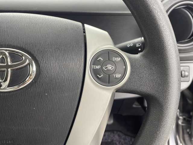 トヨタ アクア S 三重県 2014(平26)年 8.2万km グレーメタリック 禁煙車/純正7インチナビ/・CD/DVD/Bluetooth/フルセグ/AM/FM/バックカメラ/ステアリングスイッチ/電動格納ミラー/オートライト/オートエアコン/フロアマット/ETC/ドアバイザー