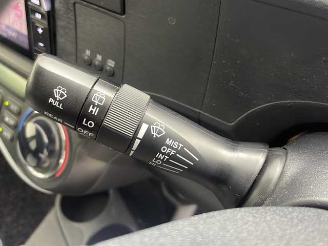 トヨタ アクア S 三重県 2014(平26)年 8.2万km グレーメタリック 禁煙車/純正7インチナビ/・CD/DVD/Bluetooth/フルセグ/AM/FM/バックカメラ/ステアリングスイッチ/電動格納ミラー/オートライト/オートエアコン/フロアマット/ETC/ドアバイザー