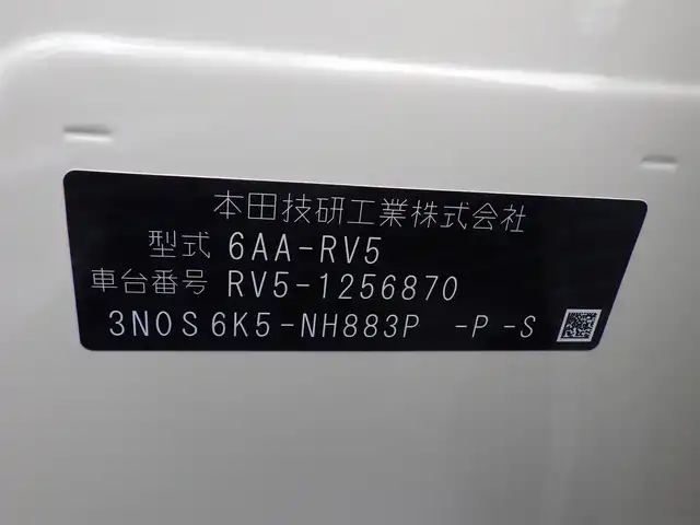 ホンダ ヴェゼル ハイブリッド e:HEV Z 千葉県 2025(令7)年 0.1万km未満 プラチナホワイトパール e:HEV Z　3VC4AG3　Honda CONNECTディスプレー+ETC2.0車載器+ワイヤレス充電器(220/000)　フロントグリル　ベルリナブラック(41250円)/ホンダセンシング/・衝突軽減ブレーキ（CMBS）/・車線維持支援システム（LKAS）/・アダプティブクルーズコントロール（ACC）/・後方誤発進抑制機能/・誤発進抑制機能/パワーバックドア/ホンダコネクトナビ/地デジTV/【Bluetooth接続】/【Apple CarPlay　Android Auto対応】/バックカメラ/ワイヤレス充電/革巻きステアリング/ステアリングヒーター/ステアリングスイッチ/パドルシフト/前席シートヒーター/ETC（2.0）/LEDヘッドライト/フォグライト/ウインカーミラー/純正18インチアルミホイル/サイド/カーテンエアバッグ/Honda スマートキー