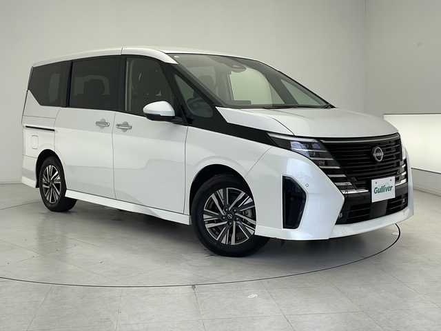 日産 セレナ e－パワー ハイウェイスター V 千葉県 2023(令5)年 3.8万km プリズムホワイト 純正メモリナビ/　AM/FM/TV/Bluetooth/USB/　AndroidAuto/AppleCarPlay/純正ナビ連動ドライブレコーダー(前後)/全方位カメラ/運転支援/　インテリジェントクルーズコントロール/車線維持支援/　車線逸脱防止支援/後側方衝突防止支援/　前方衝突防止支援/踏み間違い衝突防止支援/　先行車発進お知らせ/標識検知支援/衝突被害軽減システム/両側パワースライドドア/純正ビルトインETC2.0/ワイヤレス充電/デジタルインナーミラー/LEDヘッドライト/電動パーキング/ボタン式シフト/サンシェード/純正16インチアルミホイール/社外フロアマット/電動格納ウィンカーミラー/横滑り防止装置/プッシュスタート/エアバッグ(W+サイド＋カーテン)