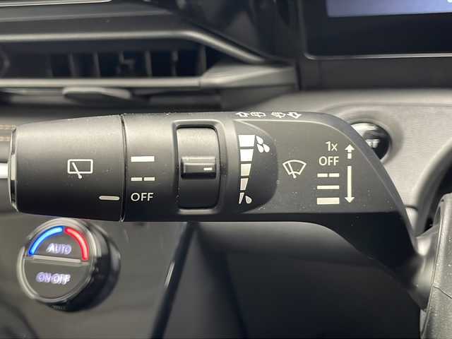 日産 セレナ e－パワー ハイウェイスター V 千葉県 2023(令5)年 3.8万km プリズムホワイト 純正メモリナビ/　AM/FM/TV/Bluetooth/USB/　AndroidAuto/AppleCarPlay/純正ナビ連動ドライブレコーダー(前後)/全方位カメラ/運転支援/　インテリジェントクルーズコントロール/車線維持支援/　車線逸脱防止支援/後側方衝突防止支援/　前方衝突防止支援/踏み間違い衝突防止支援/　先行車発進お知らせ/標識検知支援/衝突被害軽減システム/両側パワースライドドア/純正ビルトインETC2.0/ワイヤレス充電/デジタルインナーミラー/LEDヘッドライト/電動パーキング/ボタン式シフト/サンシェード/純正16インチアルミホイール/社外フロアマット/電動格納ウィンカーミラー/横滑り防止装置/プッシュスタート/エアバッグ(W+サイド＋カーテン)