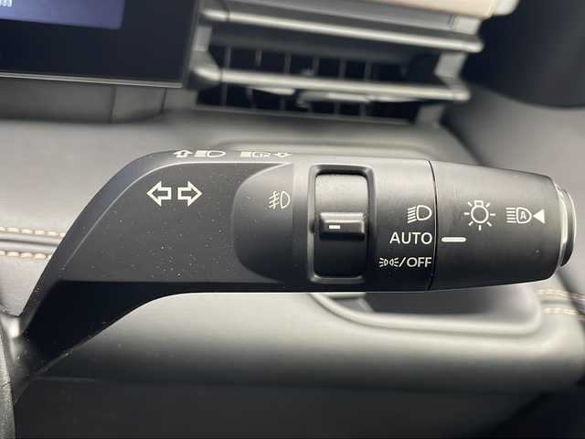 日産 セレナ e－パワー ハイウェイスター V 千葉県 2023(令5)年 3.8万km プリズムホワイト 純正メモリナビ/　AM/FM/TV/Bluetooth/USB/　AndroidAuto/AppleCarPlay/純正ナビ連動ドライブレコーダー(前後)/全方位カメラ/運転支援/　インテリジェントクルーズコントロール/車線維持支援/　車線逸脱防止支援/後側方衝突防止支援/　前方衝突防止支援/踏み間違い衝突防止支援/　先行車発進お知らせ/標識検知支援/衝突被害軽減システム/両側パワースライドドア/純正ビルトインETC2.0/ワイヤレス充電/デジタルインナーミラー/LEDヘッドライト/電動パーキング/ボタン式シフト/サンシェード/純正16インチアルミホイール/社外フロアマット/電動格納ウィンカーミラー/横滑り防止装置/プッシュスタート/エアバッグ(W+サイド＋カーテン)