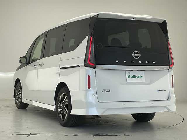 日産 セレナ e－パワー ハイウェイスター V 沖縄県 2023(令5)年 3.8万km プリズムホワイト 純正12.3インチメモリナビ（AM/FM/TV/Bluetooth/USB/AndroidAuto/AppleCarPlay）/純正ナビ連動ドライブレコーダー(前後)/全方位カメラ/運転支援（インテリジェントクルーズコントロール/車線維持支援/車線逸脱防止支援/後側方衝突防止支援/前方衝突防止支援/踏み間違い衝突防止支援/先行車発進お知らせ/標識検知支援)/衝突被害軽減システム/両側パワースライドドア/純正ビルトインETC2.0/ワイヤレス充電/デジタルインナーミラー/LEDヘッドライト/電動パーキング/ボタン式シフト/サンシェード/純正16インチアルミホイール/社外フロアマット/電動格納ウィンカーミラー/横滑り防止装置/プッシュスタート