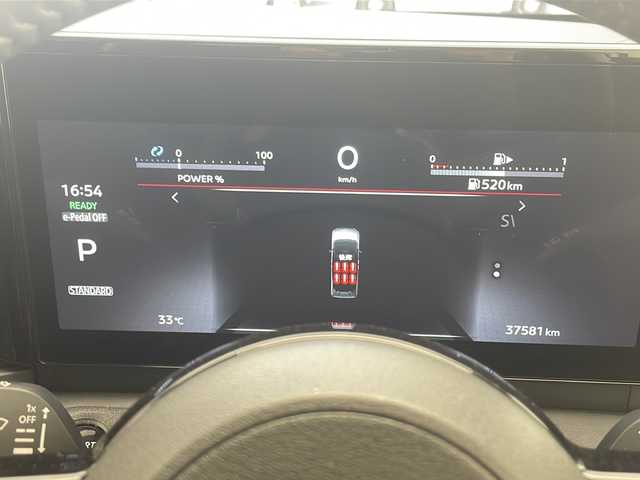 日産 セレナ e－パワー ハイウェイスター V 沖縄県 2023(令5)年 3.8万km プリズムホワイト 純正12.3インチメモリナビ（AM/FM/TV/Bluetooth/USB/AndroidAuto/AppleCarPlay）/純正ナビ連動ドライブレコーダー(前後)/全方位カメラ/運転支援（インテリジェントクルーズコントロール/車線維持支援/車線逸脱防止支援/後側方衝突防止支援/前方衝突防止支援/踏み間違い衝突防止支援/先行車発進お知らせ/標識検知支援)/衝突被害軽減システム/両側パワースライドドア/純正ビルトインETC2.0/ワイヤレス充電/デジタルインナーミラー/LEDヘッドライト/電動パーキング/ボタン式シフト/サンシェード/純正16インチアルミホイール/社外フロアマット/電動格納ウィンカーミラー/横滑り防止装置/プッシュスタート