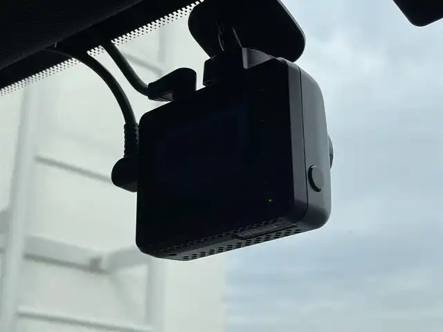 プジョー ３００８ GT ハイブリッド4 東京都 2021(令3)年 3.9万km パール 純正ナビ/360°カメラ/AppleCarPlay/Bluetooth接続/前後ドライブレコーダー/アルカンターラ貼インパネ加飾/グレー合皮/アルカンターラシート/アダプティブクルーズコントロール/カーテンエアバック/サイドエアバック