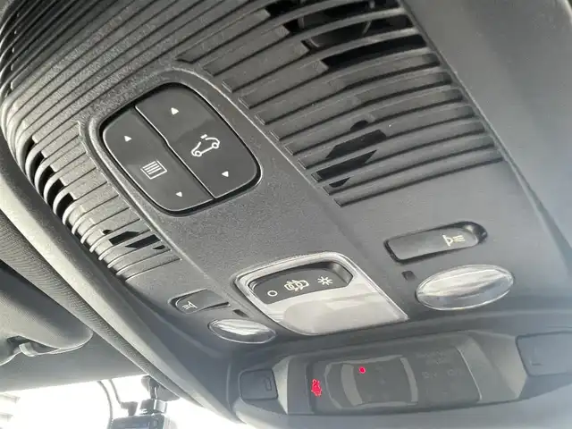 プジョー ３００８ GT ハイブリッド4 東京都 2021(令3)年 3.9万km パール 純正ナビ/360°カメラ/AppleCarPlay/Bluetooth接続/前後ドライブレコーダー/アルカンターラ貼インパネ加飾/グレー合皮/アルカンターラシート/アダプティブクルーズコントロール/カーテンエアバック/サイドエアバック
