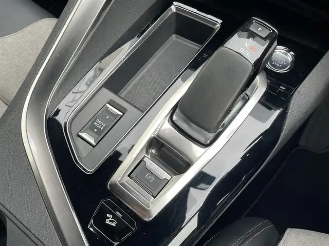 プジョー ３００８ GT ハイブリッド4 東京都 2021(令3)年 3.9万km パール 純正ナビ/360°カメラ/AppleCarPlay/Bluetooth接続/前後ドライブレコーダー/アルカンターラ貼インパネ加飾/グレー合皮/アルカンターラシート/アダプティブクルーズコントロール/カーテンエアバック/サイドエアバック