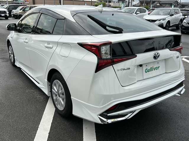 トヨタ プリウス S 岐阜県 2020(令2)年 5.3万km スーパーホワイトⅡ 純正ＳＤナビ（７インチ）　/フルエアロ　/スマートキー　/スペアキー　/プッシュスター/前方ドライブレコーダー/ＬＥＤライト　/オートライト　/純正ＡW　/純正フロアマット　/ＥＴＣ　/レーンキープアシスト　/カーテンエアバッグ　/Wエアバッグ/パワーウィンドウ/パワーステアリング/アイドリングストップ/フルフラットシート/横滑り防止装置/盗難防止装置/衝突被害軽減システム/ＡＢＳ