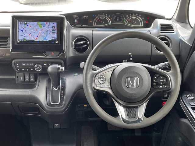 ホンダ Ｎ ＢＯＸ G EX ホンダセンシング 福岡県 2019(令1)年 10.1万km プラチナホワイトパール (株)IDOMが運営する【じしゃロン八幡西店】の自社ローン専用車両になります。こちらは現金またはオートローンご利用時の価格です。自社ローンご希望の方は別途その旨お申付けください。/衝突軽減システム/スマートキー/社外メモリナビ /フルセグ/Bluetooth/バックカメラ/両側パワースライドドア/レザー調シートカバー/ドライブレコーダー(Y-4K-02)/オートライト/LEDヘッドライト/ETC