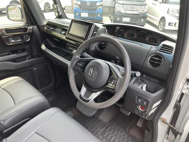 ホンダ Ｎ ＢＯＸ G EX ホンダセンシング 福岡県 2019(令1)年 10.1万km プラチナホワイトパール (株)IDOMが運営する【じしゃロン八幡西店】の自社ローン専用車両になります。こちらは現金またはオートローンご利用時の価格です。自社ローンご希望の方は別途その旨お申付けください。/衝突軽減システム/スマートキー/社外メモリナビ /フルセグ/Bluetooth/バックカメラ/両側パワースライドドア/レザー調シートカバー/ドライブレコーダー(Y-4K-02)/オートライト/LEDヘッドライト/ETC
