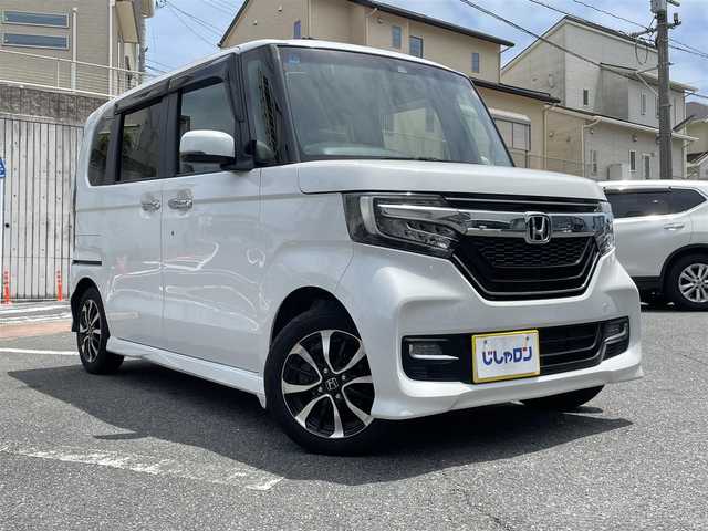 ホンダ Ｎ ＢＯＸ G EX ホンダセンシング 福岡県 2019(令1)年 10.1万km プラチナホワイトパール (株)IDOMが運営する【じしゃロン八幡西店】の自社ローン専用車両になります。こちらは現金またはオートローンご利用時の価格です。自社ローンご希望の方は別途その旨お申付けください。/衝突軽減システム/スマートキー/社外メモリナビ /フルセグ/Bluetooth/バックカメラ/両側パワースライドドア/レザー調シートカバー/ドライブレコーダー(Y-4K-02)/オートライト/LEDヘッドライト/ETC
