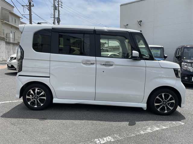 ホンダ Ｎ ＢＯＸ G EX ホンダセンシング 福岡県 2019(令1)年 10.1万km プラチナホワイトパール (株)IDOMが運営する【じしゃロン八幡西店】の自社ローン専用車両になります。こちらは現金またはオートローンご利用時の価格です。自社ローンご希望の方は別途その旨お申付けください。/衝突軽減システム/スマートキー/社外メモリナビ /フルセグ/Bluetooth/バックカメラ/両側パワースライドドア/レザー調シートカバー/ドライブレコーダー(Y-4K-02)/オートライト/LEDヘッドライト/ETC