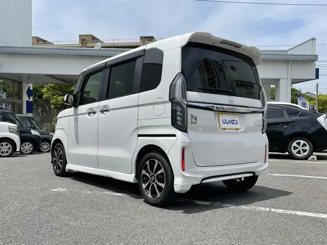 ホンダ Ｎ ＢＯＸ G EX ホンダセンシング 福岡県 2019(令1)年 10.1万km プラチナホワイトパール (株)IDOMが運営する【じしゃロン八幡西店】の自社ローン専用車両になります。こちらは現金またはオートローンご利用時の価格です。自社ローンご希望の方は別途その旨お申付けください。/衝突軽減システム/スマートキー/社外メモリナビ /フルセグ/Bluetooth/バックカメラ/両側パワースライドドア/レザー調シートカバー/ドライブレコーダー(Y-4K-02)/オートライト/LEDヘッドライト/ETC