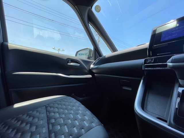トヨタ ヴォクシー S－Z 静岡県 2022(令4)年 1.6万km グリッターブラックガラスフレーク ●ナビ付純正ディスプレイオーディオ/(Bluetooth)/●ハーフレザーシート/●D＋N席シートヒーター/●全方位カメラ/●パーキングアシスト/●レーダークルーズコントロール/●ブラインドスポットモニター/●衝突被害軽減システム/●レーンキープアシスト/●前後コーナーセンサー/●電動パーキングブレーキ/●オートブレーキホールド/●二眼LEDライト/●オートライト/●オートマチックハイビーム/●革巻きステアリング/●ステアリングヒーター/●ステアリングスイッチ/●ETC/●前後ドライブレコーダー/●電動リアゲート/●レベライザー/●ドアバイザー/●スマートキー/●プッシュスタート/●純正１７インチアルミホイール/●W＋サイドSRS＋ABS/●車両取扱説明書/●ディスプレイオーディオ取扱説明書