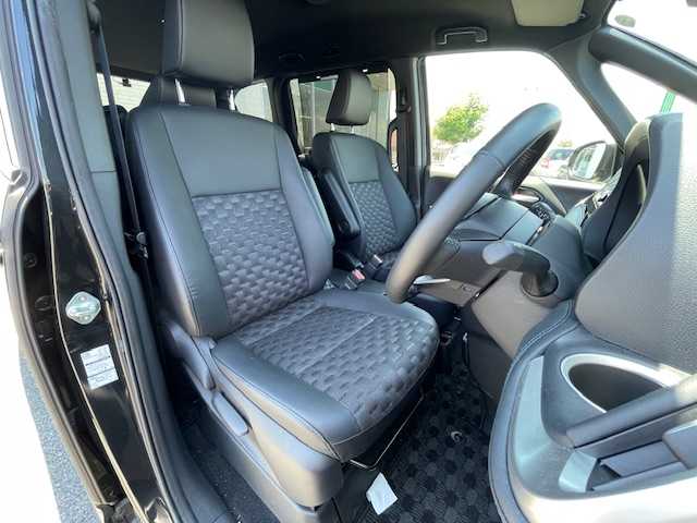 トヨタ ヴォクシー S－Z 静岡県 2022(令4)年 1.6万km グリッターブラックガラスフレーク ●ナビ付純正ディスプレイオーディオ/(Bluetooth)/●ハーフレザーシート/●D＋N席シートヒーター/●全方位カメラ/●パーキングアシスト/●レーダークルーズコントロール/●ブラインドスポットモニター/●衝突被害軽減システム/●レーンキープアシスト/●前後コーナーセンサー/●電動パーキングブレーキ/●オートブレーキホールド/●二眼LEDライト/●オートライト/●オートマチックハイビーム/●革巻きステアリング/●ステアリングヒーター/●ステアリングスイッチ/●ETC/●前後ドライブレコーダー/●電動リアゲート/●レベライザー/●ドアバイザー/●スマートキー/●プッシュスタート/●純正１７インチアルミホイール/●W＋サイドSRS＋ABS/●車両取扱説明書/●ディスプレイオーディオ取扱説明書
