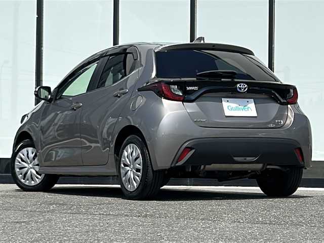 トヨタ ヤリス ハイブリッド G 山形県 2022(令4)年 1.1万km アバンギャルドブロンズメタリック 4WD/衝突被害軽減システム/トヨタセーフティーセンス/純正ナビ/BSM/レーダークルーズコントロール/コーナーセンサー/純正ドライブレコーダー/ステアリングスイッチ/寒冷地仕様/フロントワイパーデアイサー/ビルトインETC/100V充電/純正フロアマット/電動格納ミラー/ウィンカーミラー/ドアバイザー/社外AW＋スタッドレス(6mm・R15)車載/スマートキー/スペアキー