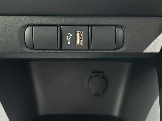 トヨタ ヤリス ハイブリッド G 山形県 2022(令4)年 1.1万km アバンギャルドブロンズメタリック 4WD/衝突被害軽減システム/トヨタセーフティーセンス/純正ナビ/BSM/レーダークルーズコントロール/コーナーセンサー/純正ドライブレコーダー/ステアリングスイッチ/寒冷地仕様/フロントワイパーデアイサー/ビルトインETC/100V充電/純正フロアマット/電動格納ミラー/ウィンカーミラー/ドアバイザー/社外AW＋スタッドレス(6mm・R15)車載/スマートキー/スペアキー