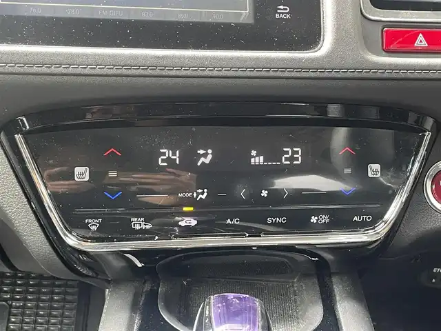 ホンダ ヴェゼル ハイブリッド Z 岐阜県 2014(平26)年 11.2万km モルフォブルーP (株)IDOMが運営する【じしゃロン多治見店】の自社ローン専用車両になります。こちらは現金またはオートローンご利用時の価格です。自社ローンご希望の方は別途その旨お申付け下さい。/純正ナビ/（CD/DVD/Bluetooth/フルセグテレビ)/バックカメラ/ビルトインETC/アイドリングストップ/シートヒーター/プッシュスタート/横滑り防止/衝突被害軽減ブレーキ/ドアバイザー/クルーズコントロール/ISOFIX