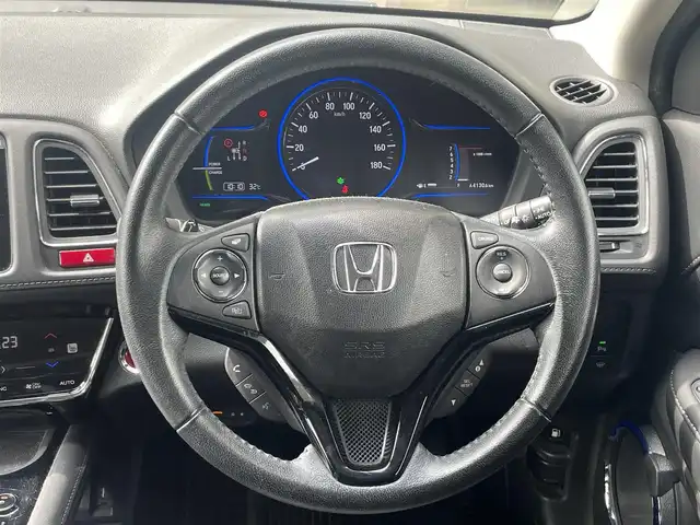ホンダ ヴェゼル ハイブリッド Z 岐阜県 2014(平26)年 11.2万km モルフォブルーP (株)IDOMが運営する【じしゃロン多治見店】の自社ローン専用車両になります。こちらは現金またはオートローンご利用時の価格です。自社ローンご希望の方は別途その旨お申付け下さい。/純正ナビ/（CD/DVD/Bluetooth/フルセグテレビ)/バックカメラ/ビルトインETC/アイドリングストップ/シートヒーター/プッシュスタート/横滑り防止/衝突被害軽減ブレーキ/ドアバイザー/クルーズコントロール/ISOFIX