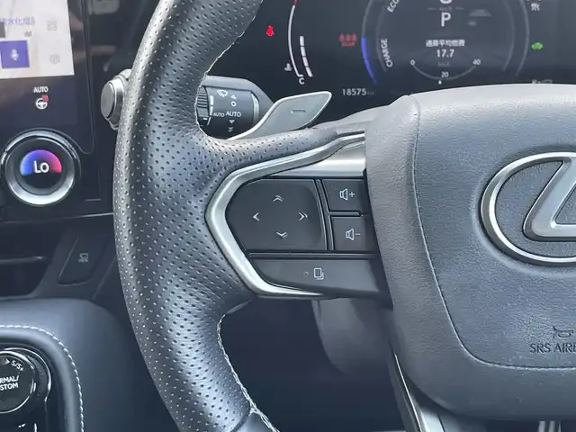 レクサス ＮＸ 350h Fスポーツ 群馬県 2022(令4)年 1.9万km グラファイトブラックガラスフレーク 純正14型ディスプレイオーディオ/　ナビ/BTオーディオ/Miracast/USB/フルセグTV/ムーンルーフ/セーフティシステムプラス/全方位カメラ/レザーシート（運転席メモリー付シート）/ヘッドアップディスプレイ/デジタルインナーミラー/シートヒーター/シートクーラー/ステアリングヒーター/前後ドライブレコーダー/パワーバックドア/置くだけ充電/ハンドルヒーター/パドルシフト/BSM/ブラインドスポットモニター/ETC2.0/3眼LEDヘッドライト/フォグランプ/オートライト/ステアリングスイッチ/新車保証書/記録簿（R7.5/R7.2/R&.6/R5.12/R5.7/R4.11/R4.11）