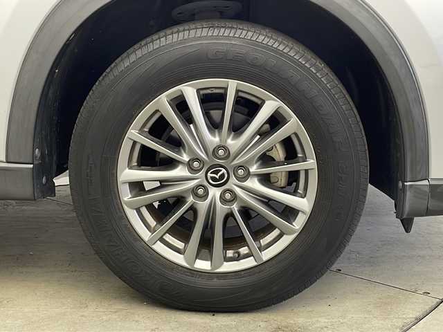 マツダ ＣＸ－５ XD プロアクティブ 兵庫県 2018(平30)年 5.2万km ソニックシルバーM ・純正ナビ（フルセグ・BT・DVD・CD・SD）/・バックカメラ/・サイドカメラ/・レーダークルーズコントロール/・レーンキープアシスト/・BSM/・交通標識認識システム/・ドライバーアテンションアラート/・パーキングセンサー/・車間認識支援システム/・横滑り防止装置/・衝突軽減ブレーキ/・電動リアゲート/・LEDオートライト/・オートマチックハイビーム/・純正17インチアルミホイール/・純正フロアマット/・社外スタッドレスタイヤ車載/・ETC/・純正ドライブレコーダー/・W＋サイドエアバック/・カーテンエアバック/・スマートキー/・プッシュスタート