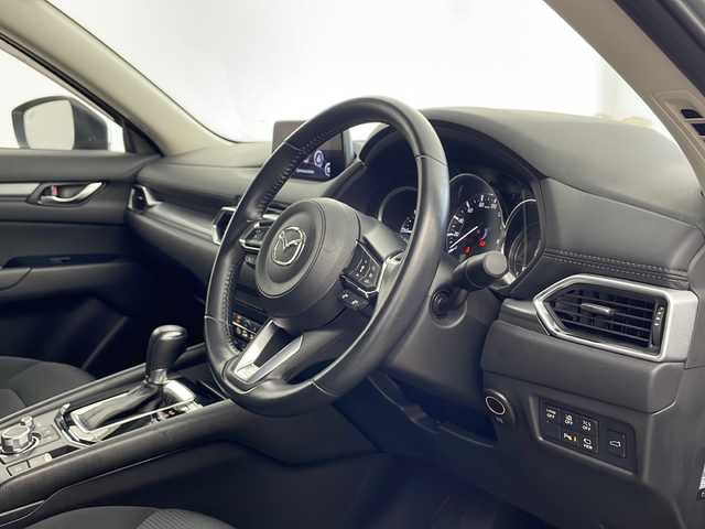 マツダ ＣＸ－５ XD プロアクティブ 兵庫県 2018(平30)年 5.2万km ソニックシルバーM ・純正ナビ（フルセグ・BT・DVD・CD・SD）/・バックカメラ/・サイドカメラ/・レーダークルーズコントロール/・レーンキープアシスト/・BSM/・交通標識認識システム/・ドライバーアテンションアラート/・パーキングセンサー/・車間認識支援システム/・横滑り防止装置/・衝突軽減ブレーキ/・電動リアゲート/・LEDオートライト/・オートマチックハイビーム/・純正17インチアルミホイール/・純正フロアマット/・社外スタッドレスタイヤ車載/・ETC/・純正ドライブレコーダー/・W＋サイドエアバック/・カーテンエアバック/・スマートキー/・プッシュスタート