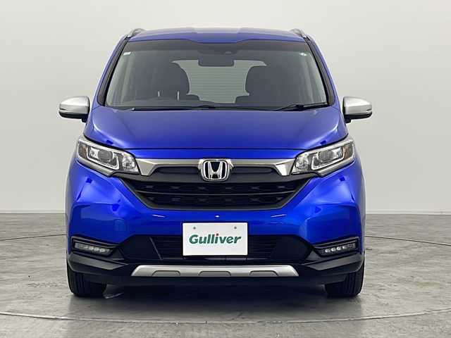ホンダ フリード クロスター 群馬県 2023(令5)年 0.6万km プレミアムクリスタルブルークリスタル LEDアダプティブコーナリングライト/＝＝＝＝＝＝/純正ナビ(AM/FM/Bluetooth/フルセグTV/USB)/バックモニター/Honda SENSING/ ・衝突軽減ブレーキ/ ・路外逸脱抑制機能/ ・先行車発進お知らせ機能/ ・アダプティブクルーズコントロール/ ・車線維持支援システム/ ・標識認識機能/ ・オートハイビーム/D/N席シートヒーター/両側パワースライドドア/ビルトインETC/LEDヘッドランプ