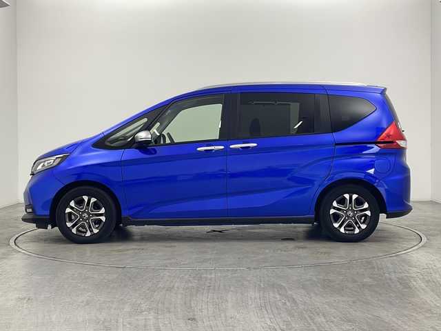 ホンダ フリード クロスター 群馬県 2023(令5)年 0.6万km プレミアムクリスタルブルークリスタル LEDアダプティブコーナリングライト/＝＝＝＝＝＝/純正ナビ(AM/FM/Bluetooth/フルセグTV/USB)/バックモニター/Honda SENSING/ ・衝突軽減ブレーキ/ ・路外逸脱抑制機能/ ・先行車発進お知らせ機能/ ・アダプティブクルーズコントロール/ ・車線維持支援システム/ ・標識認識機能/ ・オートハイビーム/D/N席シートヒーター/両側パワースライドドア/ビルトインETC/LEDヘッドランプ