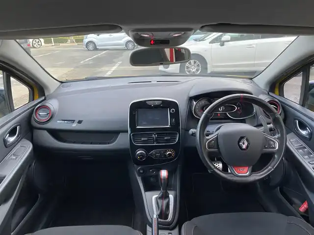 ルノー ルーテシア ルノー スポール 福岡県 2019(令1)年 5.1万km 黄 ・クルーズコントロール/・純正ナビ/USB/BT/・バックカメラ/・ETC/・純正18AW/・保証書/・取扱説明書/・記録簿