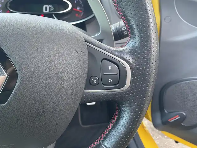 ルノー ルーテシア ルノー スポール 福岡県 2019(令1)年 5.1万km 黄 ・クルーズコントロール/・純正ナビ/USB/BT/・バックカメラ/・ETC/・純正18AW/・保証書/・取扱説明書/・記録簿
