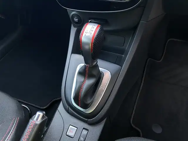 ルノー ルーテシア ルノー スポール 福岡県 2019(令1)年 5.1万km 黄 ・クルーズコントロール/・純正ナビ/USB/BT/・バックカメラ/・ETC/・純正18AW/・保証書/・取扱説明書/・記録簿