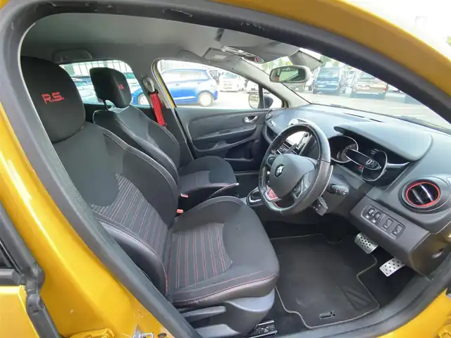 ルノー ルーテシア ルノー スポール 福岡県 2019(令1)年 5.1万km 黄 ・クルーズコントロール/・純正ナビ/USB/BT/・バックカメラ/・ETC/・純正18AW/・保証書/・取扱説明書/・記録簿