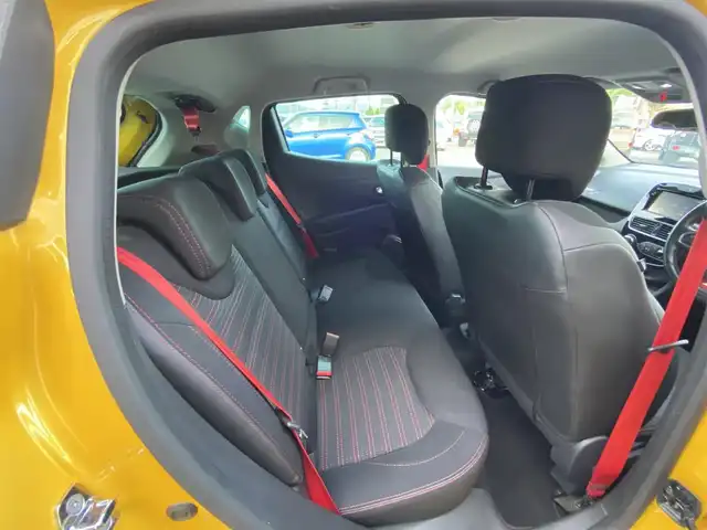 ルノー ルーテシア ルノー スポール 福岡県 2019(令1)年 5.1万km 黄 ・クルーズコントロール/・純正ナビ/USB/BT/・バックカメラ/・ETC/・純正18AW/・保証書/・取扱説明書/・記録簿