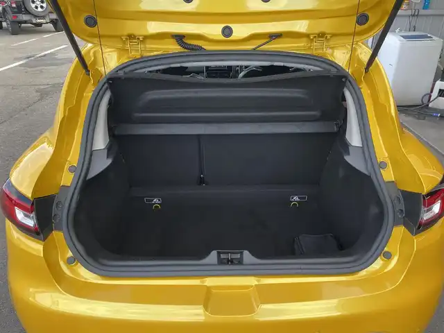ルノー ルーテシア ルノー スポール 福岡県 2019(令1)年 5.1万km 黄 ・クルーズコントロール/・純正ナビ/USB/BT/・バックカメラ/・ETC/・純正18AW/・保証書/・取扱説明書/・記録簿