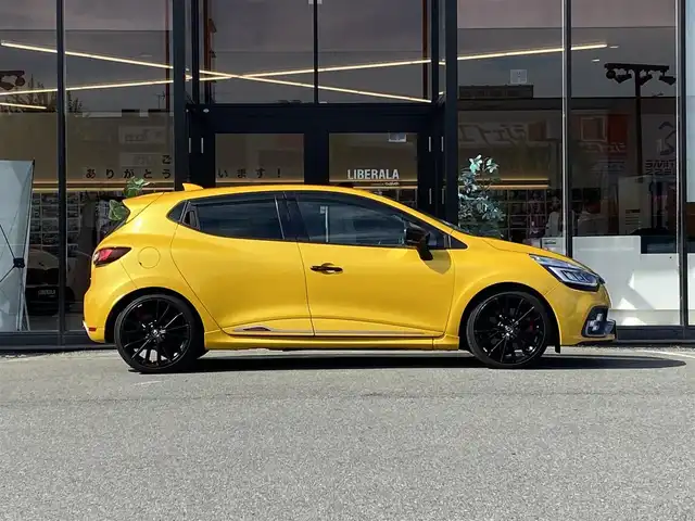 ルノー ルーテシア ルノー スポール 福岡県 2019(令1)年 5.1万km 黄 ・クルーズコントロール/・純正ナビ/USB/BT/・バックカメラ/・ETC/・純正18AW/・保証書/・取扱説明書/・記録簿