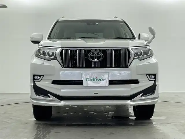 トヨタ ランドクルーザー プラド TX 福井県 2023(令5)年 1.7万km ホワイトパールクリスタルシャイン ・4WD/・サンルーフ/・ルーフレール/・モデリスタエアロ/・ブラックエディション用18インチAW/・トヨタセーフティセンス/・プリクラッシュセーフティ/・レーダークルーズコントロール/・社外9インチSDナビ/(DVD.CD.SD.Bluetooth.フルセグTV)/・バックカメラ/・LEDオートライト/オートハイビーム/・ETC/・トノカバー/・スペアキー×1/・取説/保証書