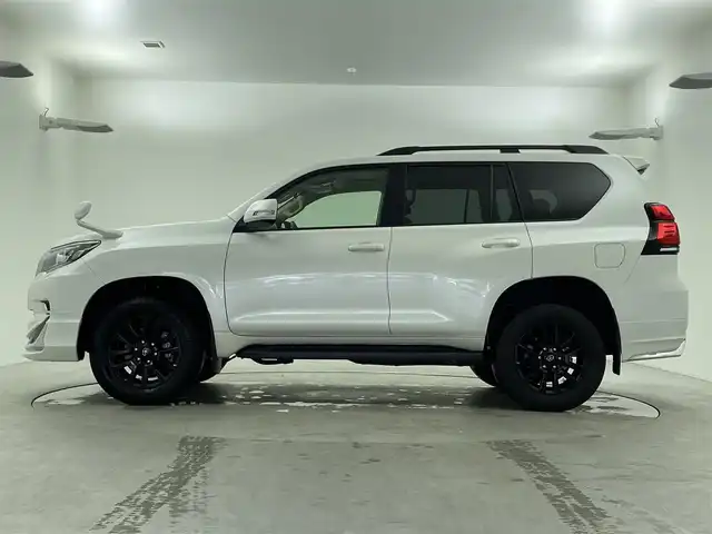 トヨタ ランドクルーザー プラド TX 福井県 2023(令5)年 1.7万km ホワイトパールクリスタルシャイン ・4WD/・サンルーフ/・ルーフレール/・モデリスタエアロ/・ブラックエディション用18インチAW/・トヨタセーフティセンス/・プリクラッシュセーフティ/・レーダークルーズコントロール/・社外9インチSDナビ/(DVD.CD.SD.Bluetooth.フルセグTV)/・バックカメラ/・LEDオートライト/オートハイビーム/・ETC/・トノカバー/・スペアキー×1/・取説/保証書