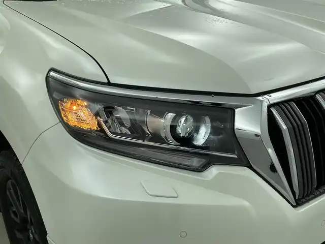 トヨタ ランドクルーザー プラド TX 福井県 2023(令5)年 1.7万km ホワイトパールクリスタルシャイン ・4WD/・サンルーフ/・ルーフレール/・モデリスタエアロ/・ブラックエディション用18インチAW/・トヨタセーフティセンス/・プリクラッシュセーフティ/・レーダークルーズコントロール/・社外9インチSDナビ/(DVD.CD.SD.Bluetooth.フルセグTV)/・バックカメラ/・LEDオートライト/オートハイビーム/・ETC/・トノカバー/・スペアキー×1/・取説/保証書