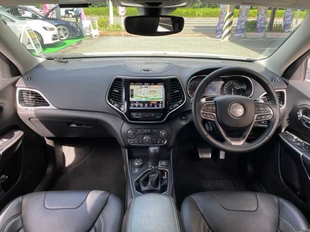 クライスラー・ジープ ジープ チェロキー リミテッド 長野県 2020(令2)年 5.8万km 白 ワンオーナー/純正8.4インチナビ/・DTV/USB/AUX/BT/バックカメラ/クリアランスソナー/レザーシート/前席パワーシート/前席シートヒーター/エアシート/ブラインドスポットモニター/アダプティブクルーズコントロール/ハンズフリーリフトゲート/ルーフレール/ETC2.0/ドライブレコーダー/純正18インチAW/パドルシフト付革巻きステアリング/プッシュEgスタート/ストップ/スマートキー×2/オートライト/純正LEDヘッドライト/フロント/バックフォグ/ターンランプ付電動格納ドアミラー/ヒーテッドミラー/純正フロアマット/取扱説明書/ナビ取扱説明書/新車時保証書