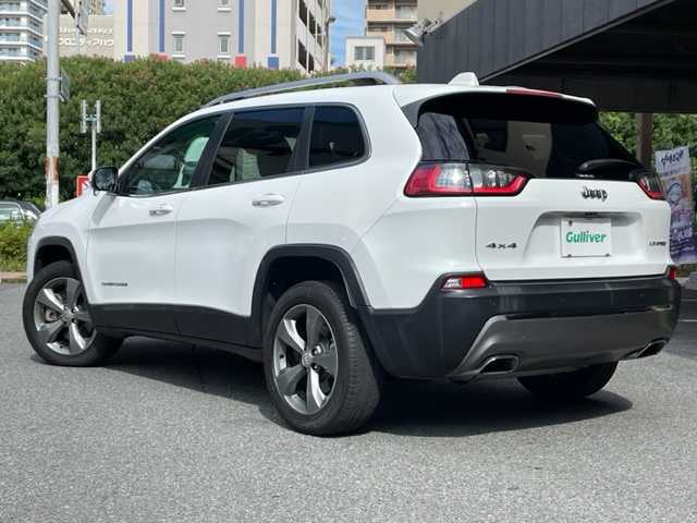 クライスラー・ジープ ジープ チェロキー リミテッド 長野県 2020(令2)年 5.8万km 白 ワンオーナー/純正8.4インチナビ/・DTV/USB/AUX/BT/バックカメラ/クリアランスソナー/レザーシート/前席パワーシート/前席シートヒーター/エアシート/ブラインドスポットモニター/アダプティブクルーズコントロール/ハンズフリーリフトゲート/ルーフレール/ETC2.0/ドライブレコーダー/純正18インチAW/パドルシフト付革巻きステアリング/プッシュEgスタート/ストップ/スマートキー×2/オートライト/純正LEDヘッドライト/フロント/バックフォグ/ターンランプ付電動格納ドアミラー/ヒーテッドミラー/純正フロアマット/取扱説明書/ナビ取扱説明書/新車時保証書