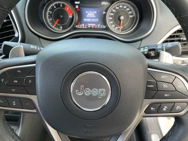 クライスラー・ジープ ジープ チェロキー リミテッド 長野県 2020(令2)年 5.8万km 白 ワンオーナー/純正8.4インチナビ/・DTV/USB/AUX/BT/バックカメラ/クリアランスソナー/レザーシート/前席パワーシート/前席シートヒーター/エアシート/ブラインドスポットモニター/アダプティブクルーズコントロール/ハンズフリーリフトゲート/ルーフレール/ETC2.0/ドライブレコーダー/純正18インチAW/パドルシフト付革巻きステアリング/プッシュEgスタート/ストップ/スマートキー×2/オートライト/純正LEDヘッドライト/フロント/バックフォグ/ターンランプ付電動格納ドアミラー/ヒーテッドミラー/純正フロアマット/取扱説明書/ナビ取扱説明書/新車時保証書