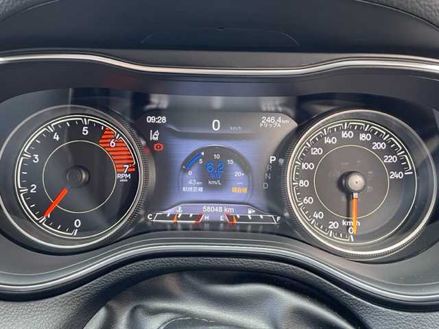 クライスラー・ジープ ジープ チェロキー リミテッド 長野県 2020(令2)年 5.8万km 白 ワンオーナー/純正8.4インチナビ/・DTV/USB/AUX/BT/バックカメラ/クリアランスソナー/レザーシート/前席パワーシート/前席シートヒーター/エアシート/ブラインドスポットモニター/アダプティブクルーズコントロール/ハンズフリーリフトゲート/ルーフレール/ETC2.0/ドライブレコーダー/純正18インチAW/パドルシフト付革巻きステアリング/プッシュEgスタート/ストップ/スマートキー×2/オートライト/純正LEDヘッドライト/フロント/バックフォグ/ターンランプ付電動格納ドアミラー/ヒーテッドミラー/純正フロアマット/取扱説明書/ナビ取扱説明書/新車時保証書