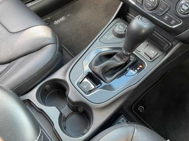 クライスラー・ジープ ジープ チェロキー リミテッド 長野県 2020(令2)年 5.8万km 白 ワンオーナー/純正8.4インチナビ/・DTV/USB/AUX/BT/バックカメラ/クリアランスソナー/レザーシート/前席パワーシート/前席シートヒーター/エアシート/ブラインドスポットモニター/アダプティブクルーズコントロール/ハンズフリーリフトゲート/ルーフレール/ETC2.0/ドライブレコーダー/純正18インチAW/パドルシフト付革巻きステアリング/プッシュEgスタート/ストップ/スマートキー×2/オートライト/純正LEDヘッドライト/フロント/バックフォグ/ターンランプ付電動格納ドアミラー/ヒーテッドミラー/純正フロアマット/取扱説明書/ナビ取扱説明書/新車時保証書