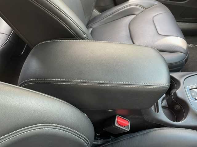 クライスラー・ジープ ジープ チェロキー リミテッド 長野県 2020(令2)年 5.8万km 白 ワンオーナー/純正8.4インチナビ/・DTV/USB/AUX/BT/バックカメラ/クリアランスソナー/レザーシート/前席パワーシート/前席シートヒーター/エアシート/ブラインドスポットモニター/アダプティブクルーズコントロール/ハンズフリーリフトゲート/ルーフレール/ETC2.0/ドライブレコーダー/純正18インチAW/パドルシフト付革巻きステアリング/プッシュEgスタート/ストップ/スマートキー×2/オートライト/純正LEDヘッドライト/フロント/バックフォグ/ターンランプ付電動格納ドアミラー/ヒーテッドミラー/純正フロアマット/取扱説明書/ナビ取扱説明書/新車時保証書