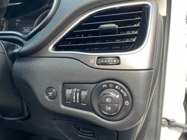 クライスラー・ジープ ジープ チェロキー リミテッド 長野県 2020(令2)年 5.8万km 白 ワンオーナー/純正8.4インチナビ/・DTV/USB/AUX/BT/バックカメラ/クリアランスソナー/レザーシート/前席パワーシート/前席シートヒーター/エアシート/ブラインドスポットモニター/アダプティブクルーズコントロール/ハンズフリーリフトゲート/ルーフレール/ETC2.0/ドライブレコーダー/純正18インチAW/パドルシフト付革巻きステアリング/プッシュEgスタート/ストップ/スマートキー×2/オートライト/純正LEDヘッドライト/フロント/バックフォグ/ターンランプ付電動格納ドアミラー/ヒーテッドミラー/純正フロアマット/取扱説明書/ナビ取扱説明書/新車時保証書