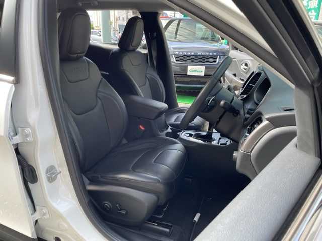 クライスラー・ジープ ジープ チェロキー リミテッド 長野県 2020(令2)年 5.8万km 白 ワンオーナー/純正8.4インチナビ/・DTV/USB/AUX/BT/バックカメラ/クリアランスソナー/レザーシート/前席パワーシート/前席シートヒーター/エアシート/ブラインドスポットモニター/アダプティブクルーズコントロール/ハンズフリーリフトゲート/ルーフレール/ETC2.0/ドライブレコーダー/純正18インチAW/パドルシフト付革巻きステアリング/プッシュEgスタート/ストップ/スマートキー×2/オートライト/純正LEDヘッドライト/フロント/バックフォグ/ターンランプ付電動格納ドアミラー/ヒーテッドミラー/純正フロアマット/取扱説明書/ナビ取扱説明書/新車時保証書