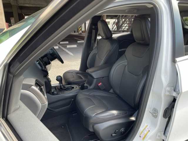 クライスラー・ジープ ジープ チェロキー リミテッド 長野県 2020(令2)年 5.8万km 白 ワンオーナー/純正8.4インチナビ/・DTV/USB/AUX/BT/バックカメラ/クリアランスソナー/レザーシート/前席パワーシート/前席シートヒーター/エアシート/ブラインドスポットモニター/アダプティブクルーズコントロール/ハンズフリーリフトゲート/ルーフレール/ETC2.0/ドライブレコーダー/純正18インチAW/パドルシフト付革巻きステアリング/プッシュEgスタート/ストップ/スマートキー×2/オートライト/純正LEDヘッドライト/フロント/バックフォグ/ターンランプ付電動格納ドアミラー/ヒーテッドミラー/純正フロアマット/取扱説明書/ナビ取扱説明書/新車時保証書